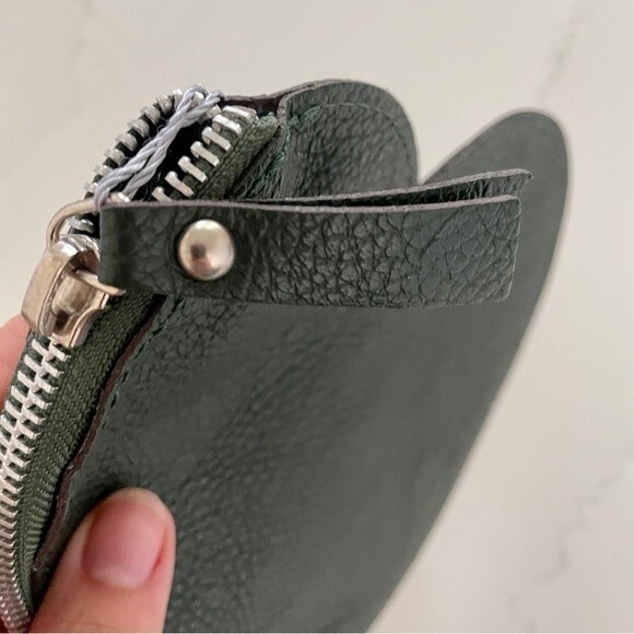NWT Italian Leather Heart Shaped Hunter Green Zippered Pouch - Picture 7 of 13